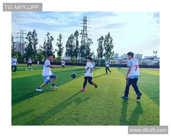 足球守门员扑救技巧解析与训练方法分享熊猫体育全方位指导